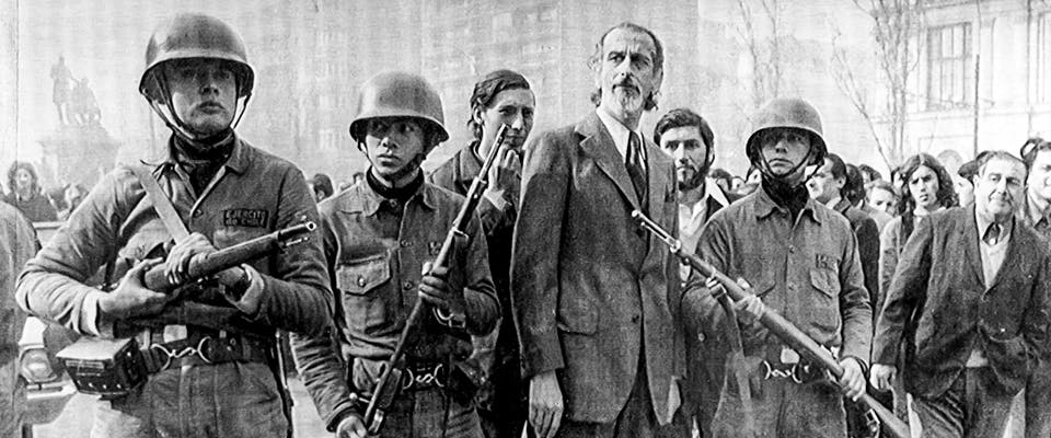 Soldater lojala till Allende med försvarsminister José Tohá under militärkuppen i Santiago Soldater lojala till Allende med försvarsminister José Tohá under militärkuppen i Santiago